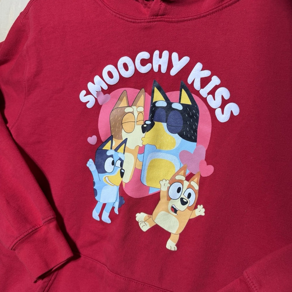 Bluey Adult Large Red Smoochy Kiss Hoodie Bandit Chilli Bingo Graphic Pullover - Picture 3 of 9